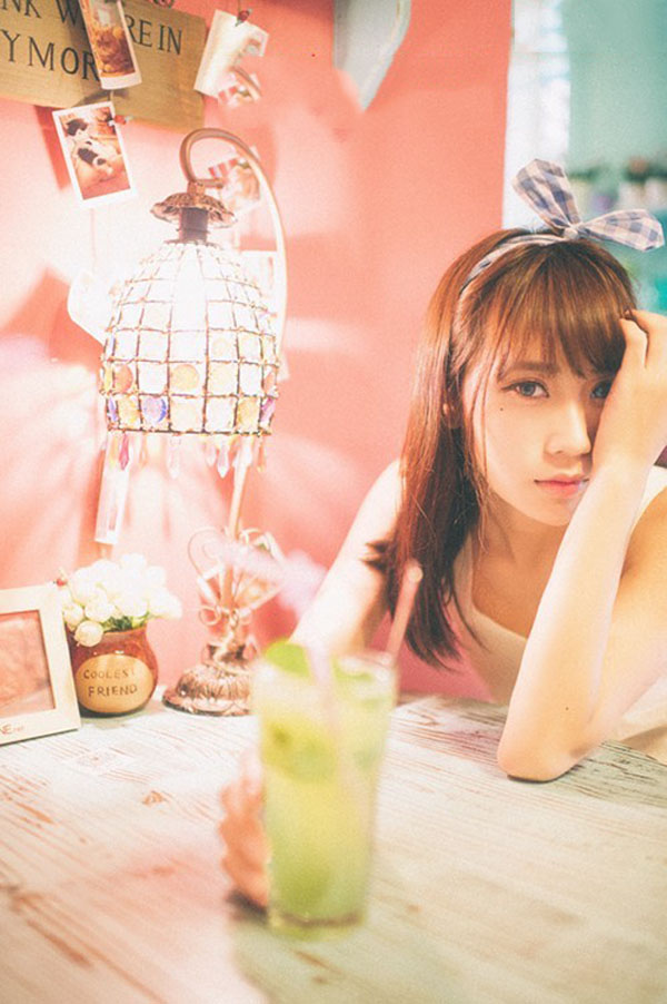 清纯可爱的蝴蝶结少女