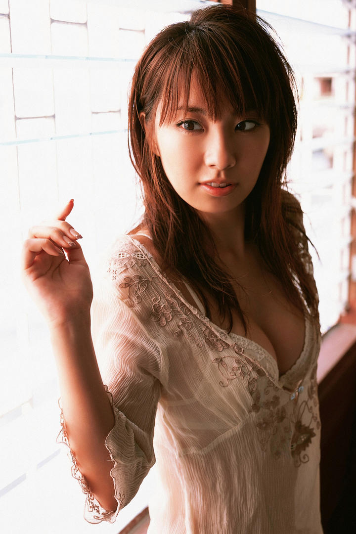 穿蕾丝睡衣的日本大胸MM亚洲美女图片网
