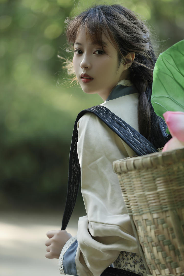 采荷的少女小清新女生唯美手机壁纸图片