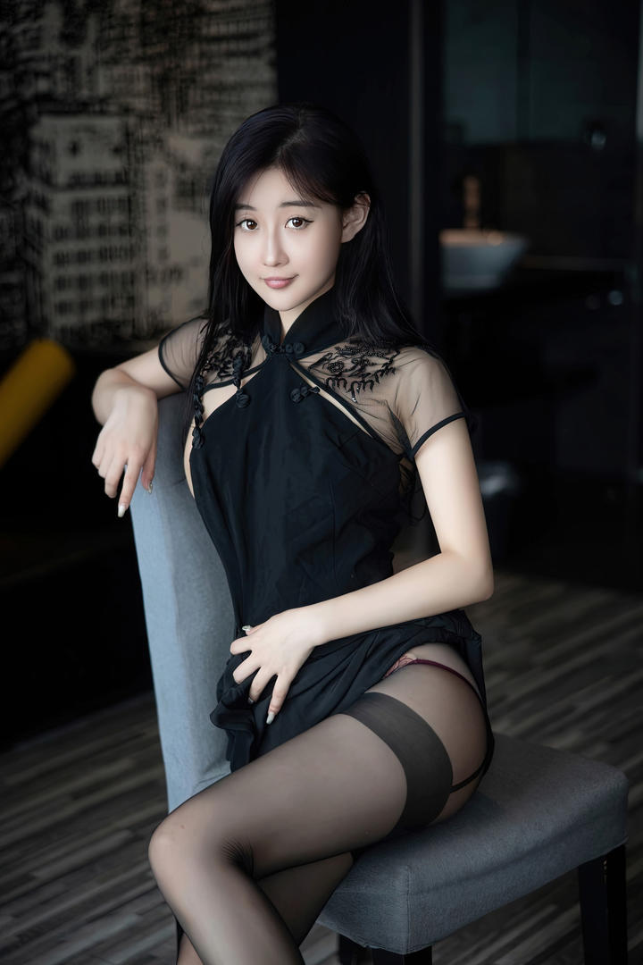 坐在椅子上的高清黑丝袜美女顾楚楚GOGO人体艺术写真图片