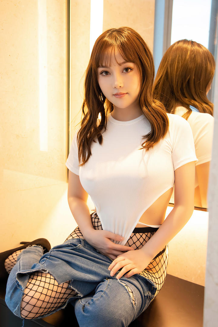 丰满胸大性感美女牛仔裤大胆私房照套图免费下载