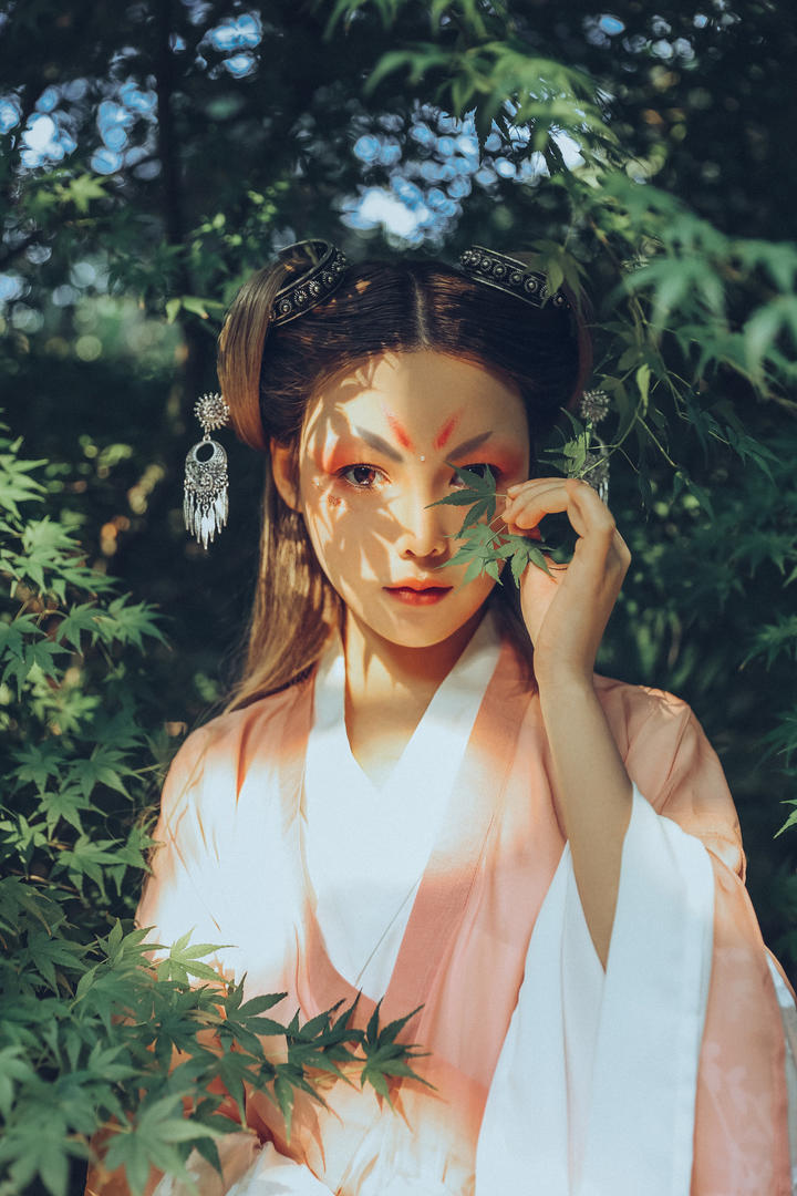 森林中的高清唯美古装美女图片