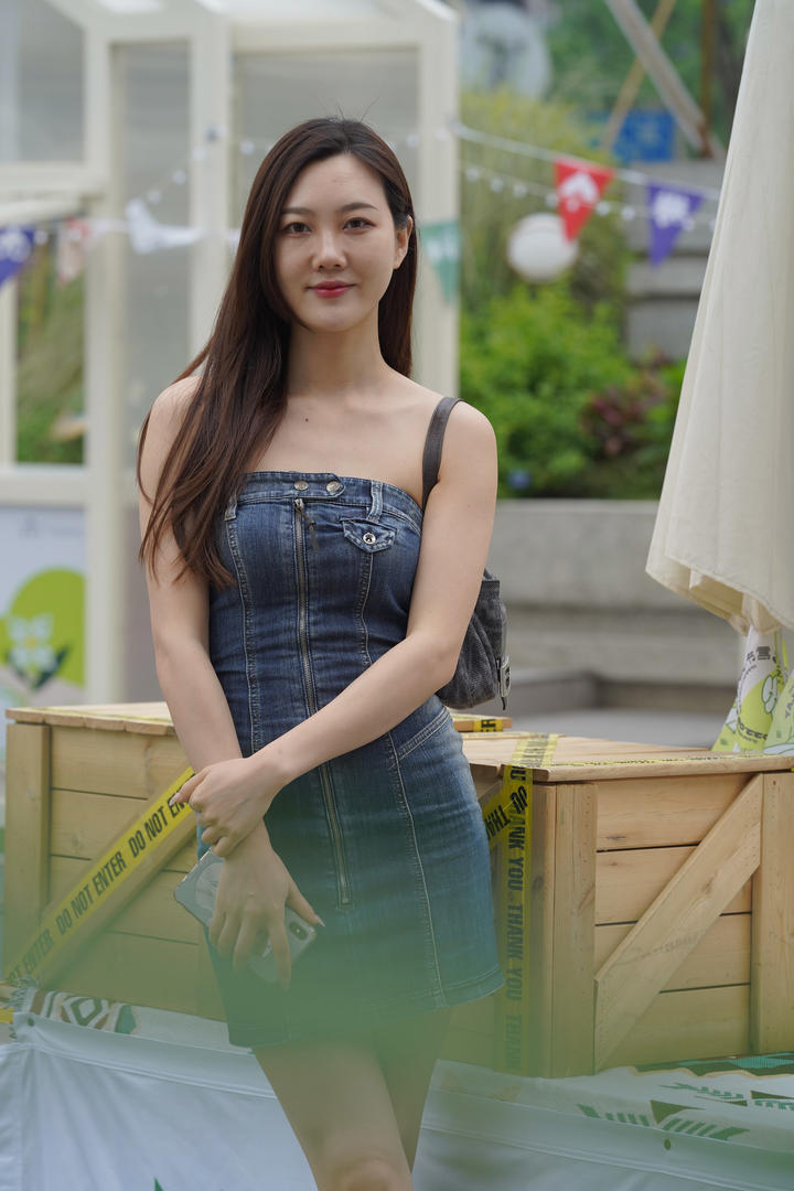 优雅大方的漂亮阿姨街拍美女壁纸图片大全