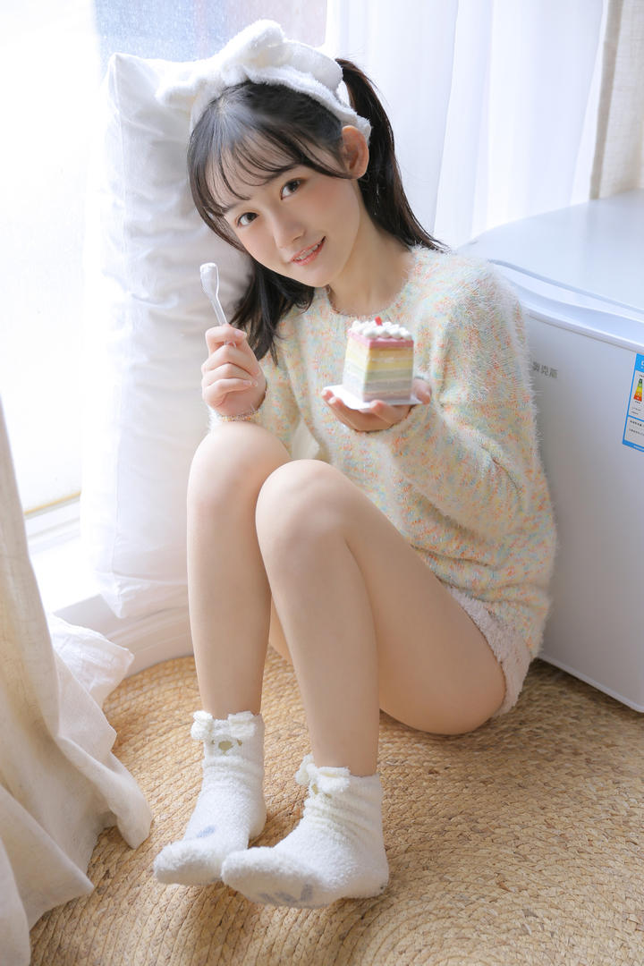 吃蛋糕的可爱少女清纯女生头像图片大全