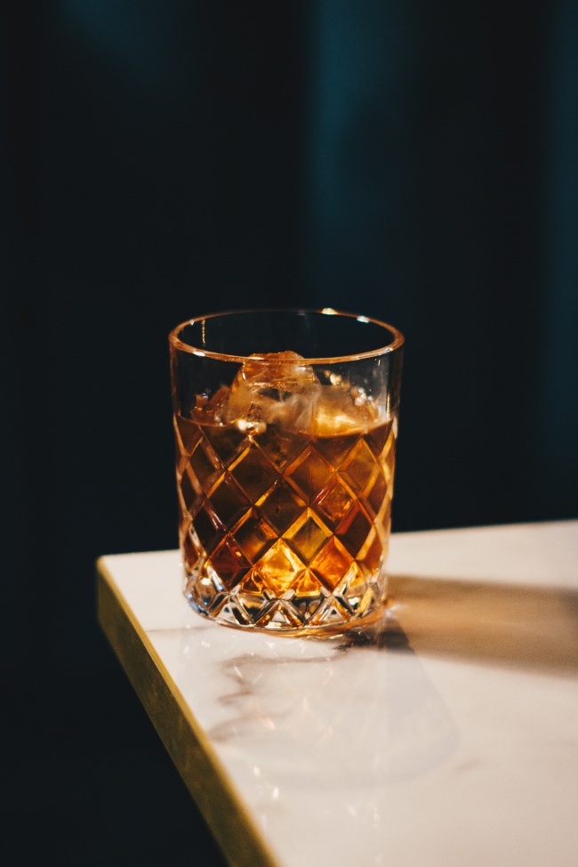 一杯烈酒图片