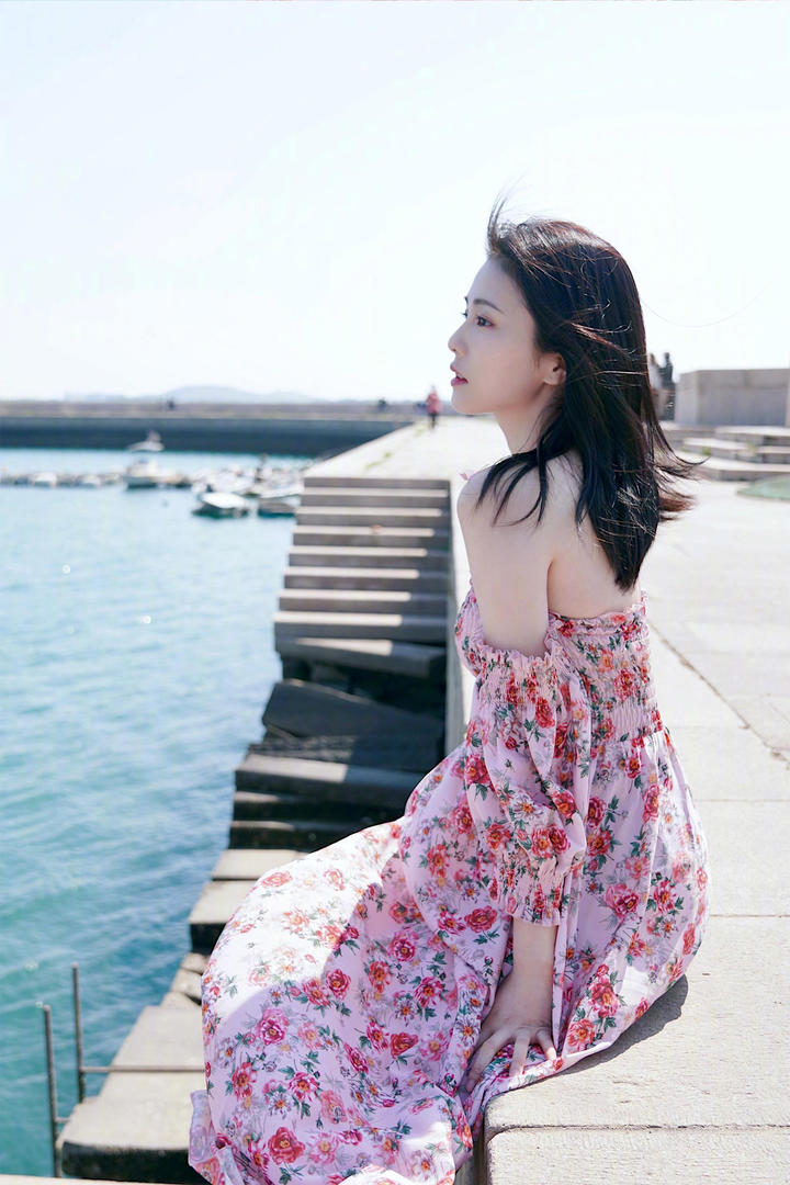 眺望大海的高清女明星白鹿唯美写真壁纸图片