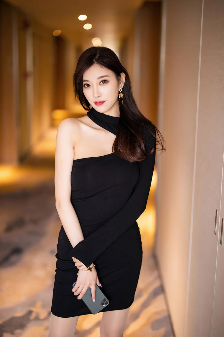 超高清国产自拍极品美女写真杨晨晨精品套图