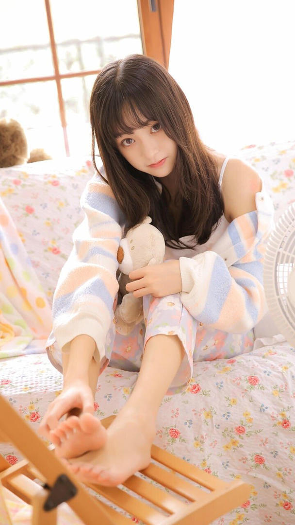 抠脚的美少女仙气飘飘女生头像图片大全