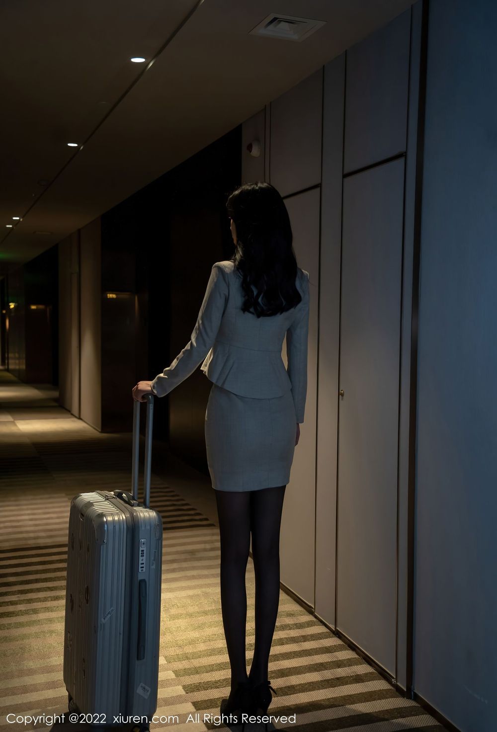 秀人网美女模特李雅柔高挑身材职场OL制服系列性感写真