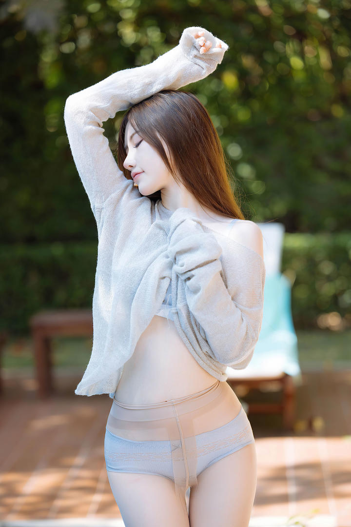 掀起衣服的清纯唯美00后美女美桃酱高清写真图片