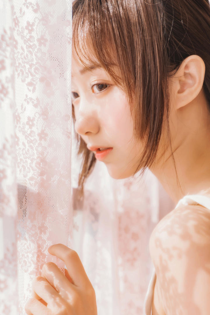 干净白皙的清纯女生唯美私房照图片大全