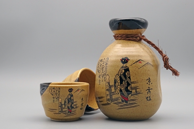 米酒酒壶酒杯摄影图片