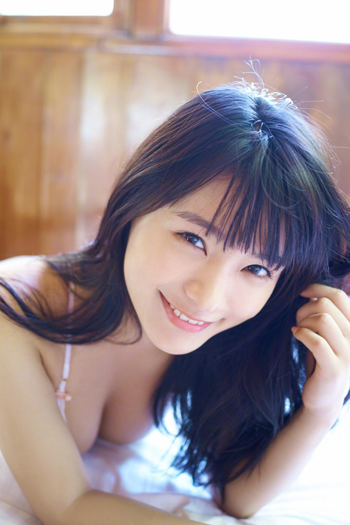 超高清日本甜美女生性感写真图片