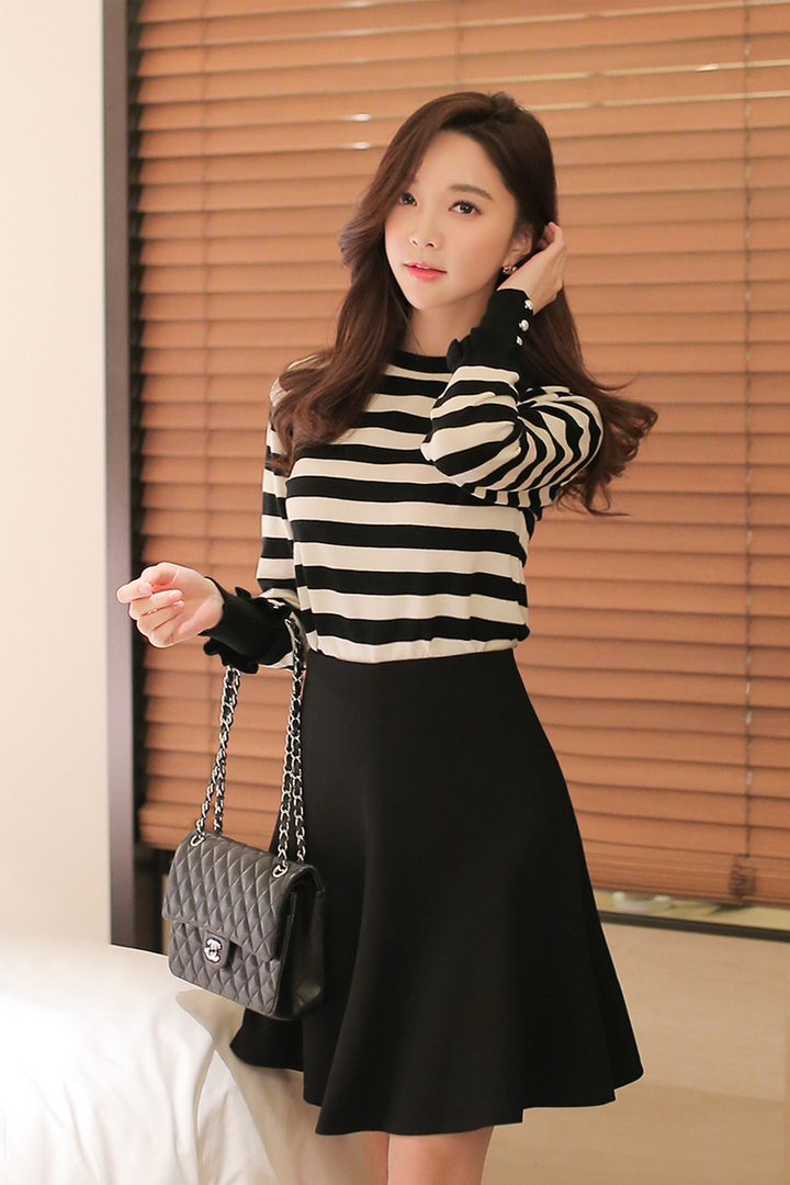 穿着超短裙的韩国美女明星朴秀妍图片