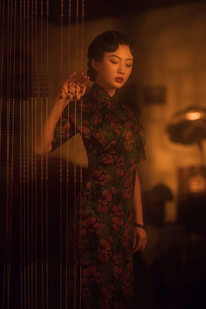 优雅的民国风格旗袍美女图片