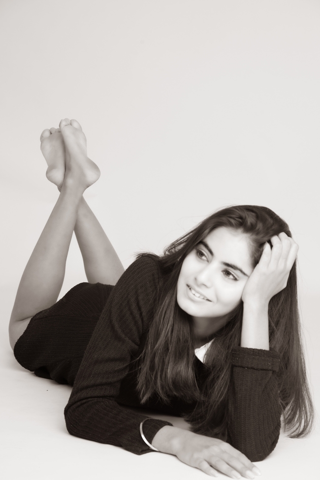 欧美时尚黑白风格美女人体艺术写真图片