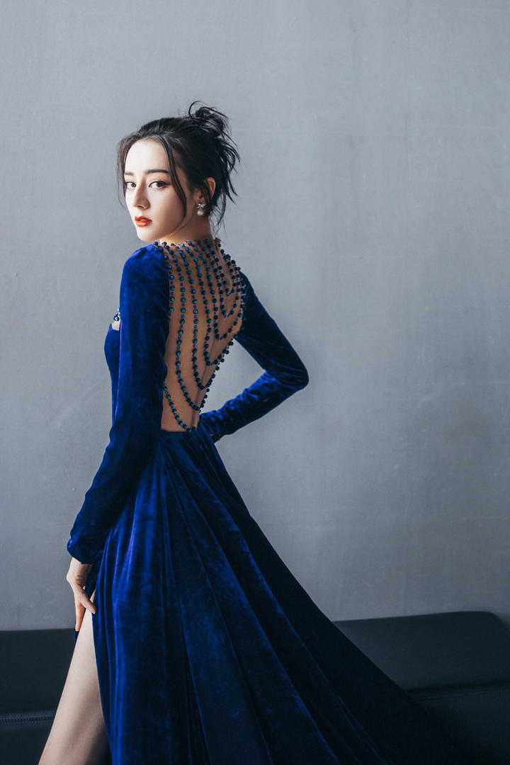 中国内地时尚女明星迪丽热巴高清写真图片