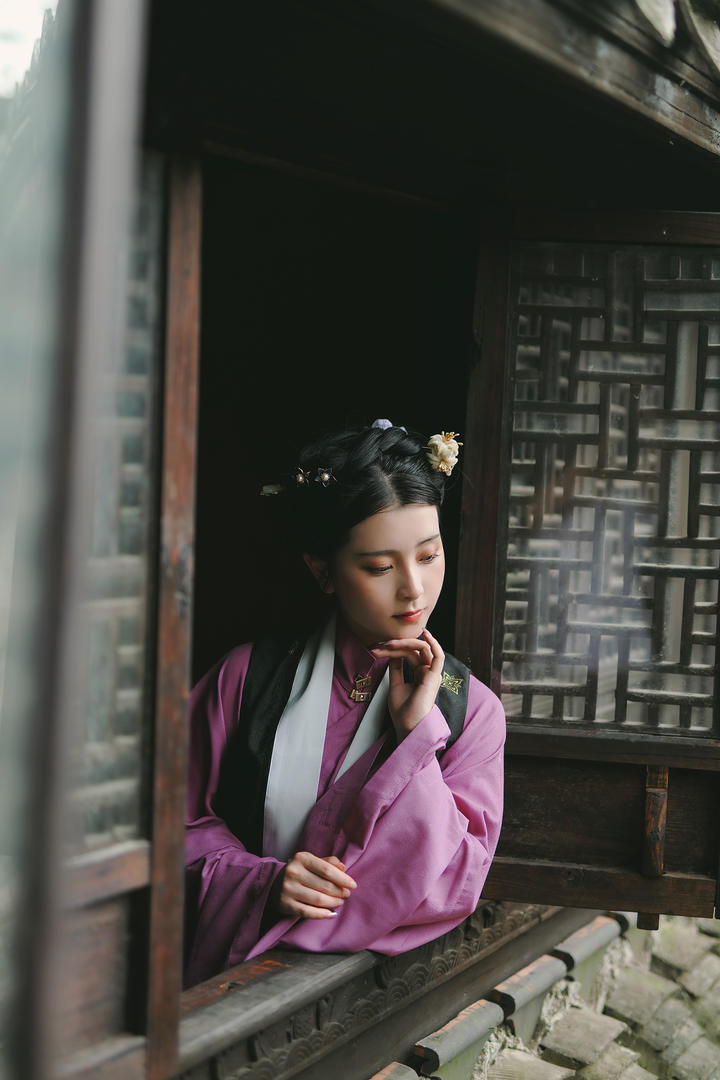 开打窗户的古风头像女艺术写真图片