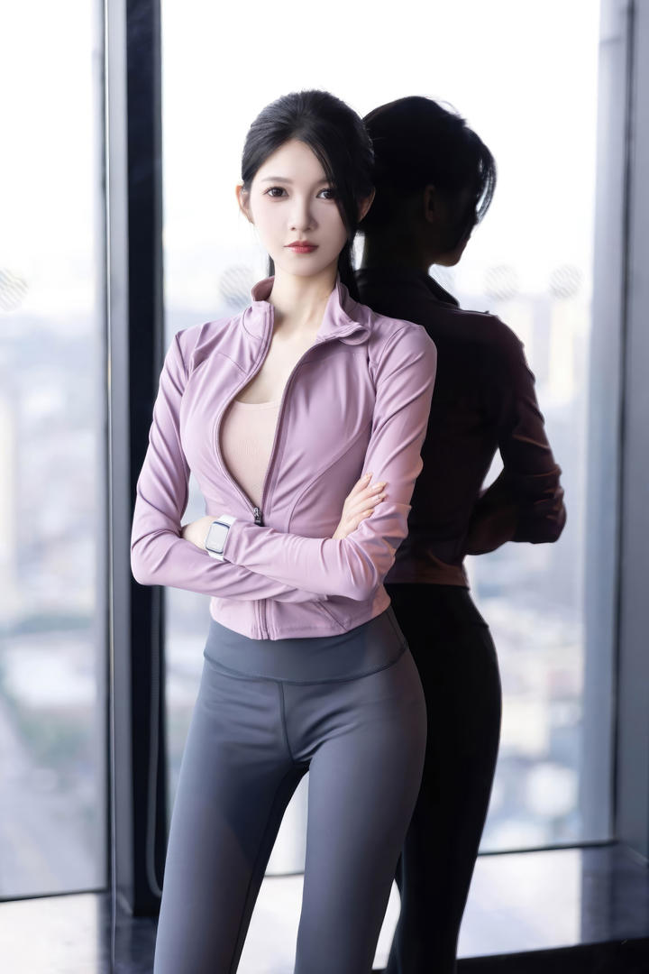 穿瑜伽裤的漂亮美女健身教练国模吧精品美女图片