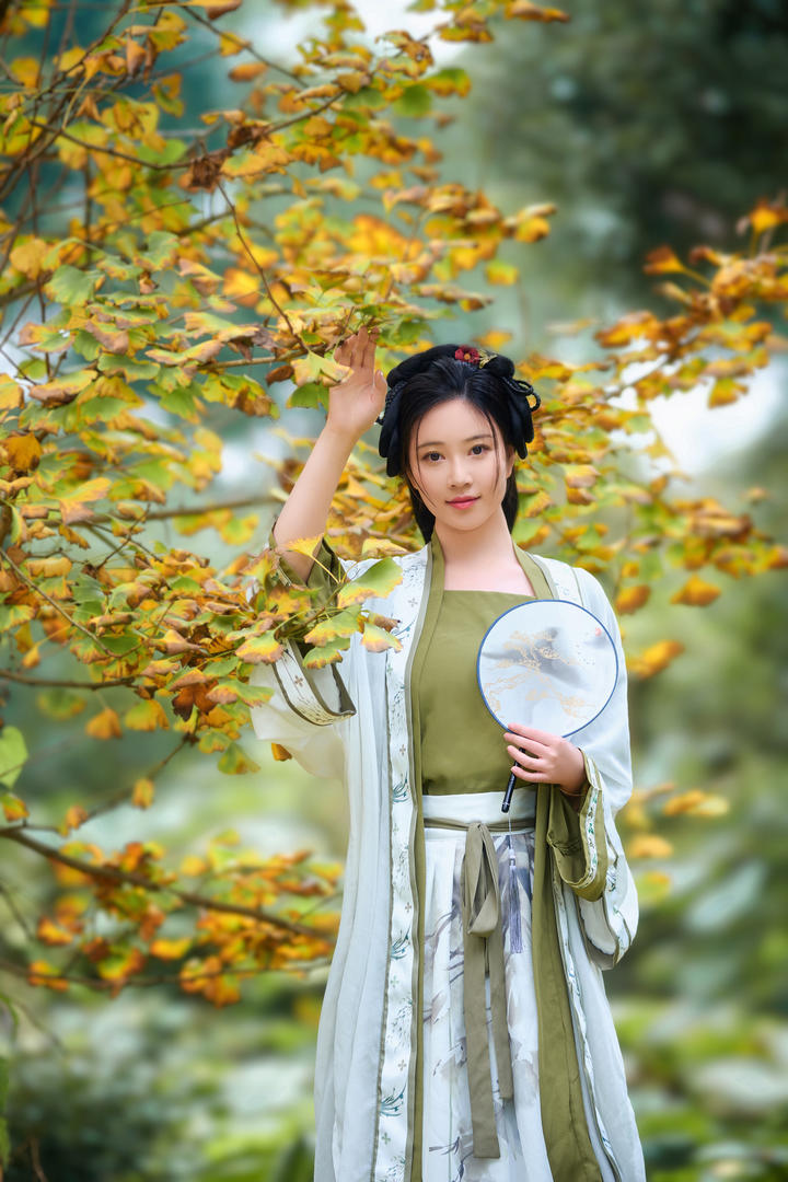 国产古风汉服美女主播人体艺术图片