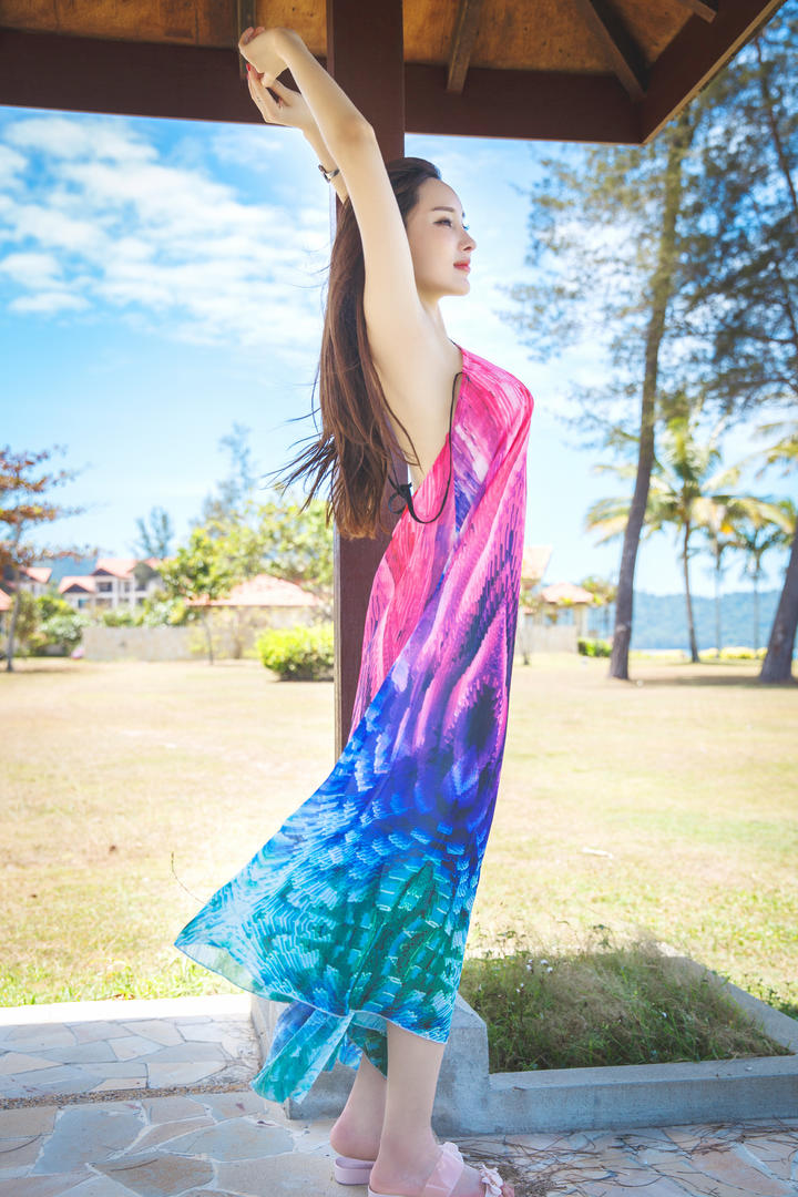 举起双手的极品清纯女神写真