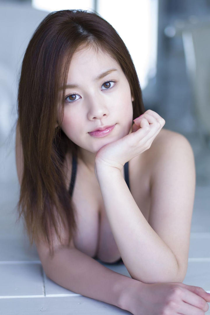 日本漂亮美女高清女性人体艺术写真图片