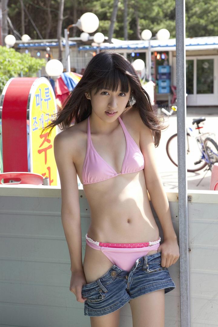 脱牛仔裤的日本可爱清纯比基尼美女写真图片大全
