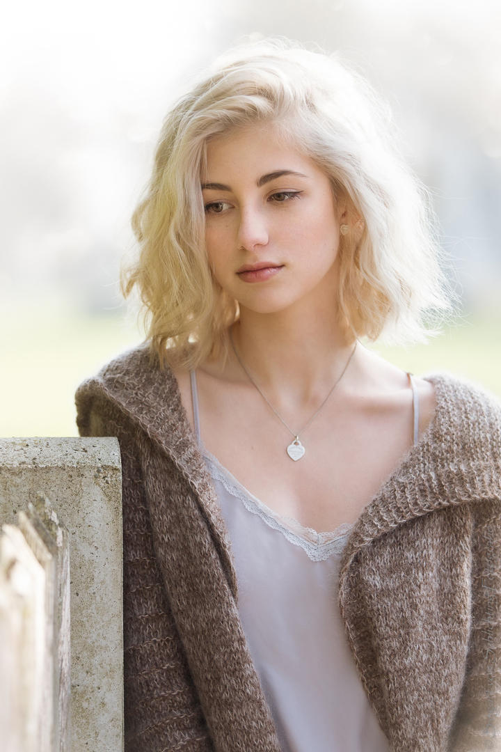 欧美清纯美女艺术头像摄影写真图片