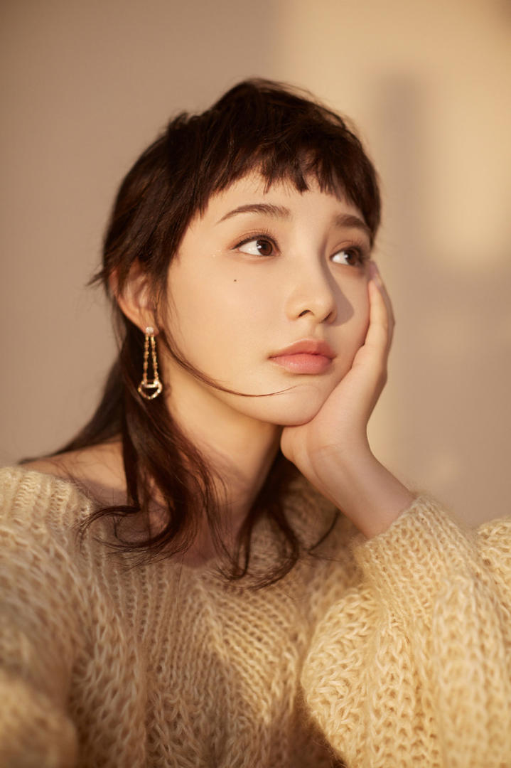 极品颜值中国美女明星彭小苒甜美女生写真图片