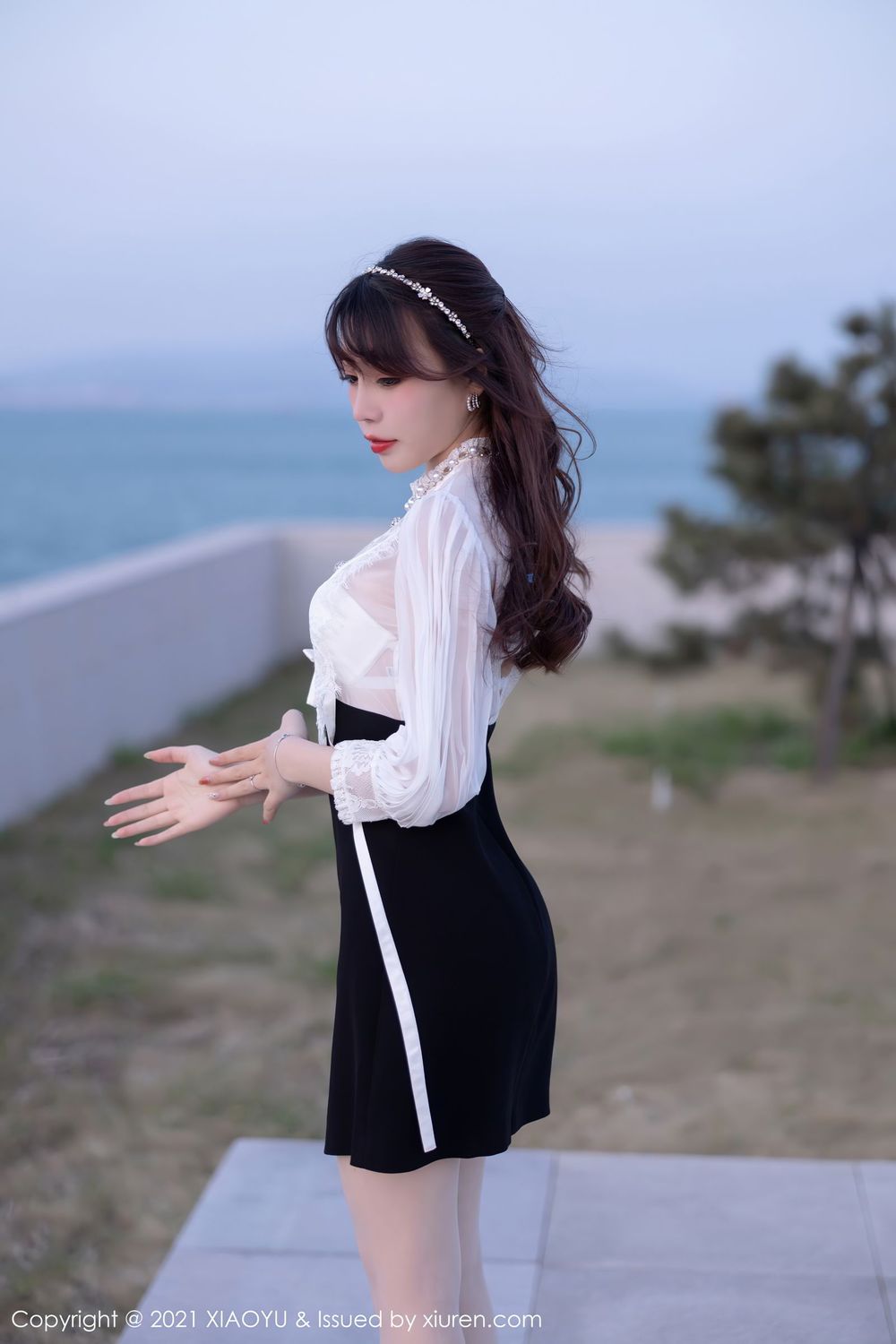 语画界性感女神芝芝Booty丝袜美腿都市OL浑圆美臀青岛旅拍