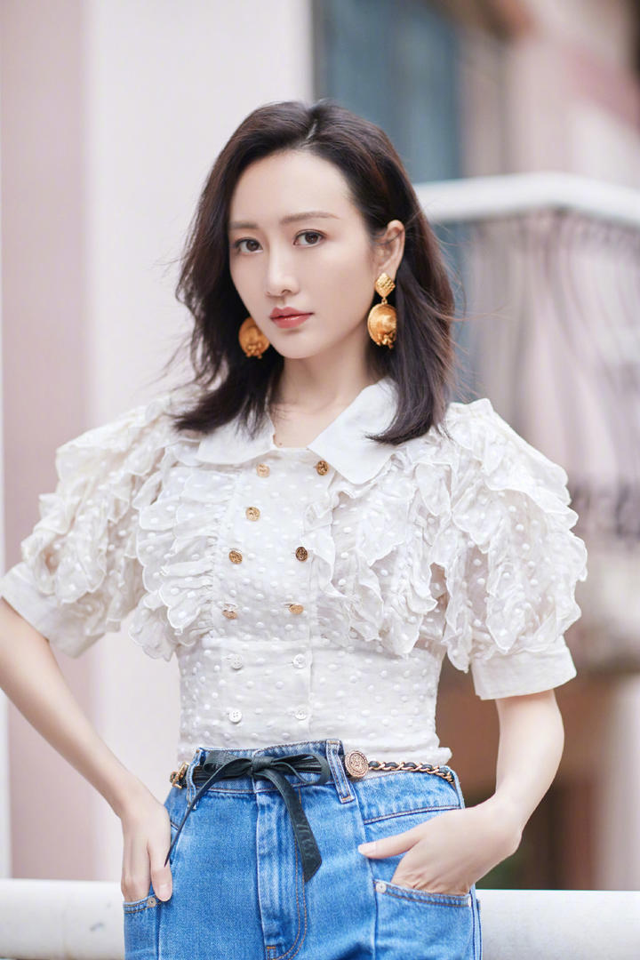 街拍时尚牛仔裤中国美女明星王鸥图片