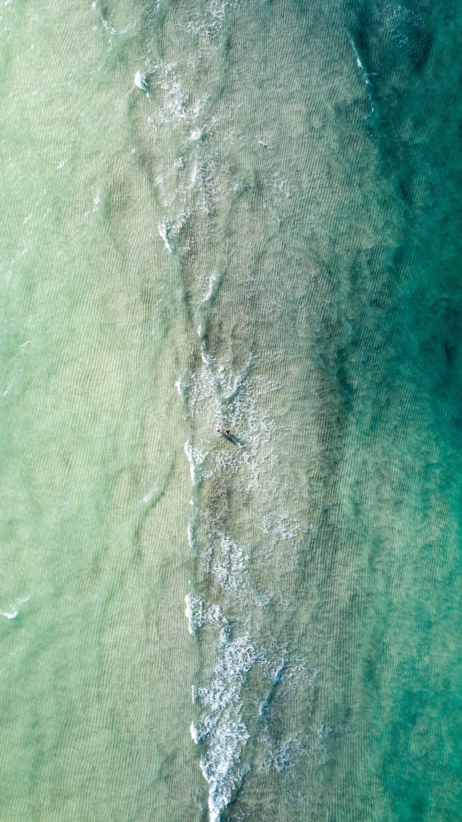 清澈大海海水航拍图