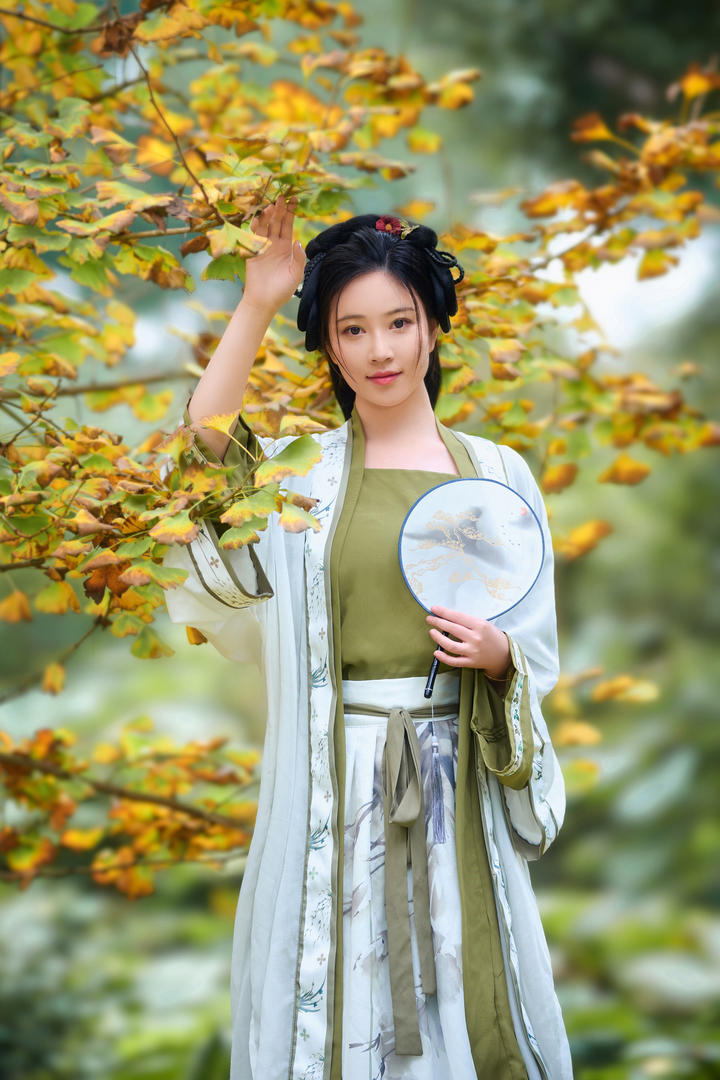 温柔漂亮的古典东方美女高清艺术照图片