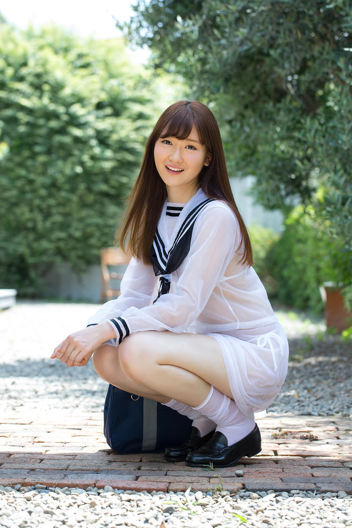 超高清日本清纯性感女生户外写真图片