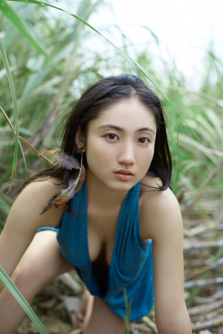 超清野外漂亮清纯日本女生壁纸图片