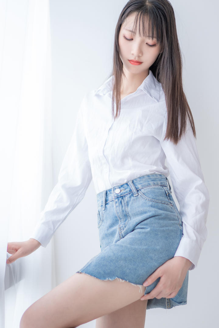 清新靓丽的牛仔裙美女摄影写真图片