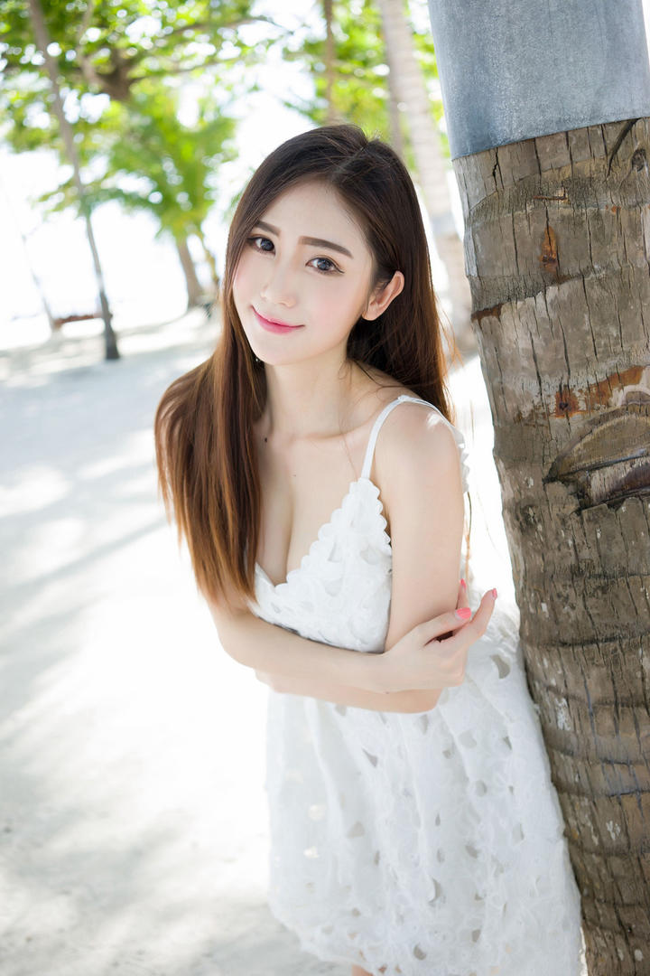 极品性感气质吊带清纯美女