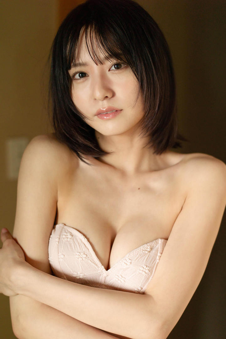 短发美女的内衣诱惑日本人体私拍套图