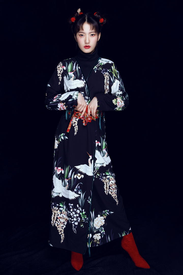穿着长裙的古装美女艺术摄影写真图片