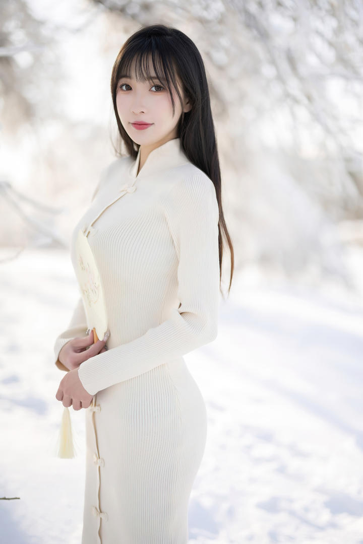 绝美颜值美女模特林星阑冬日雪景摄影写真图片