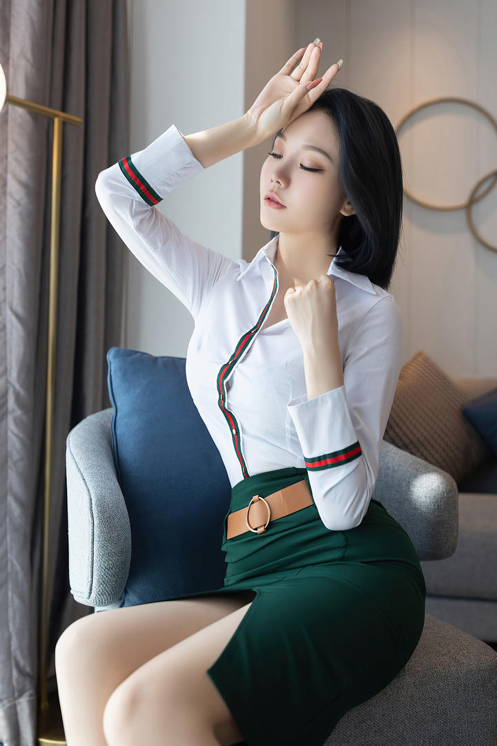 国产好看的短发美女安然高清壁纸图片