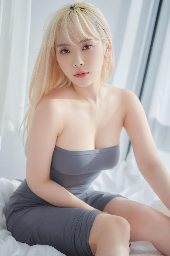 肤白貌美的韩国极品美女性感照片