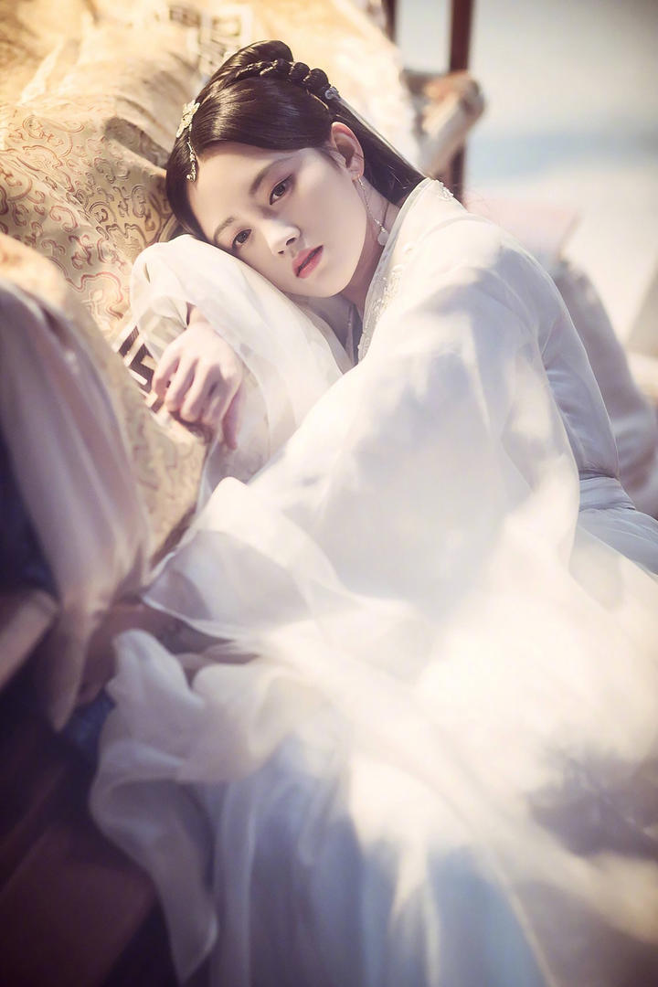 清纯古装汉服美女明星专辑鞠婧祎高清艺术照图片