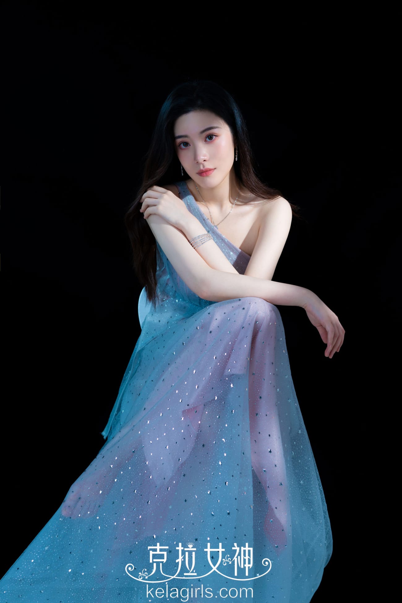 Kelagirls克拉女神百琳露肩蕾丝长裙梦幻花系主题写真