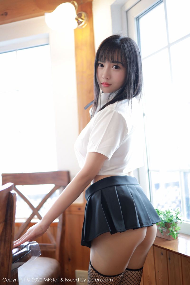 模范学院美女模特徐微微mia黑丝网袜学生制服系列日本旅拍