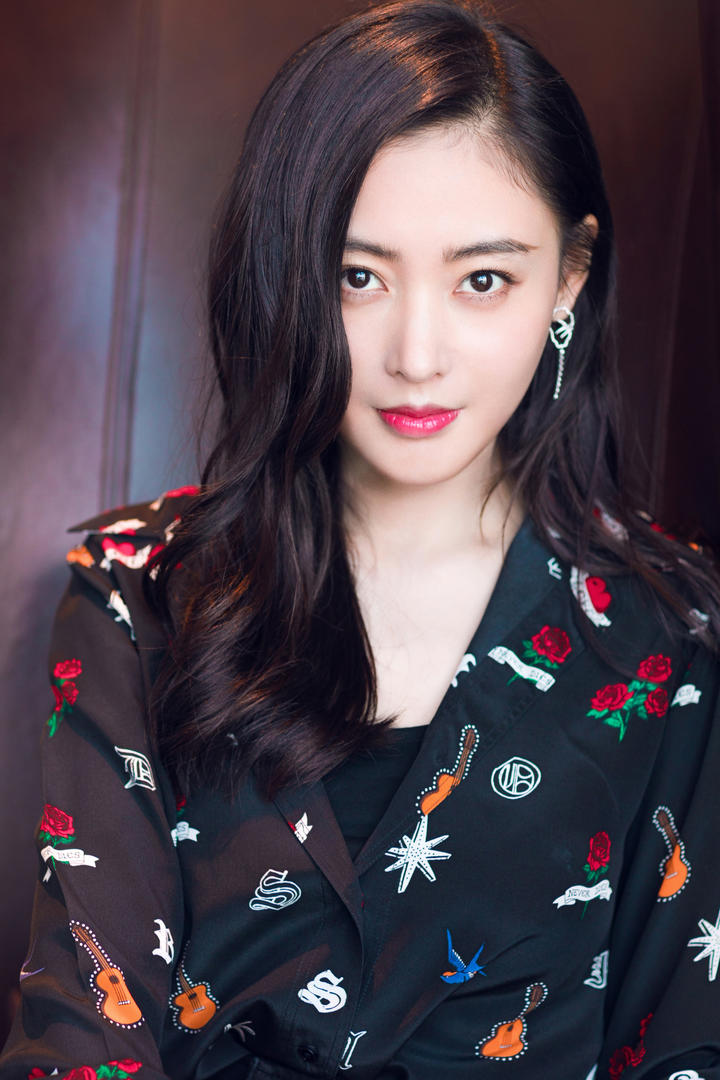 靓丽女明星张天爱图片