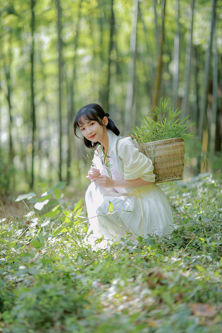 采药的清纯古装美女写真图片