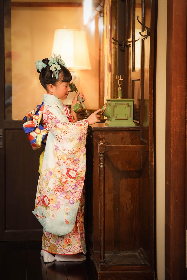 打电话的日本和服小美女图片