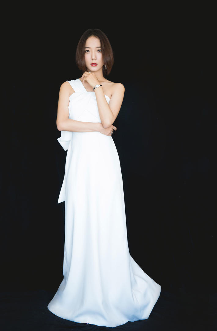 身材高挑性感美女明星王珞丹高清图片