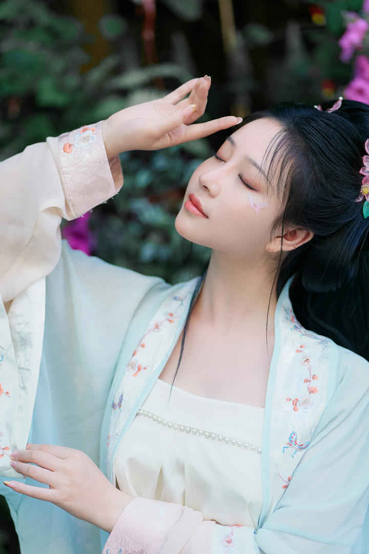 中国古典清纯古装汉服美女壁纸大图